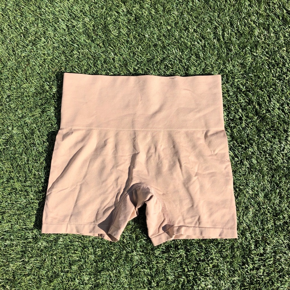 Never worn shape wear!!